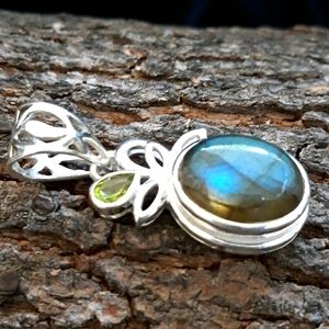 Friendship Sterling Silver Labradorite Pendant
